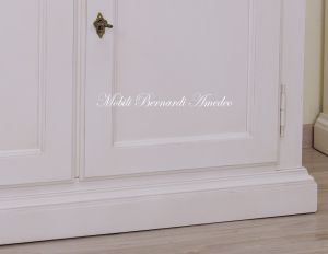 Libreria in stile classico con ripiani spostabili finitura laccata colore bianco anticato